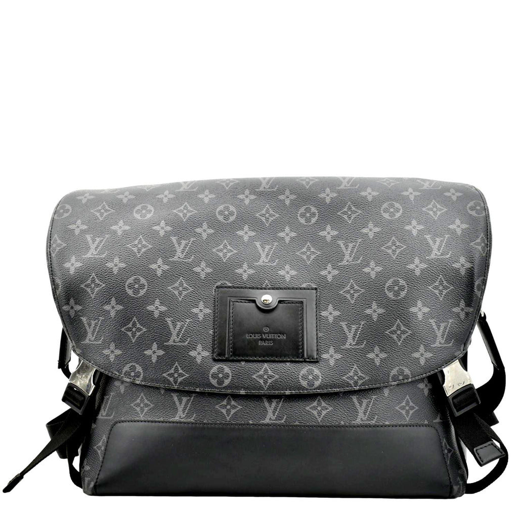 Louis Vuitton LV Outdoor messenger new Black Leather ref.510875 - Joli  Closet