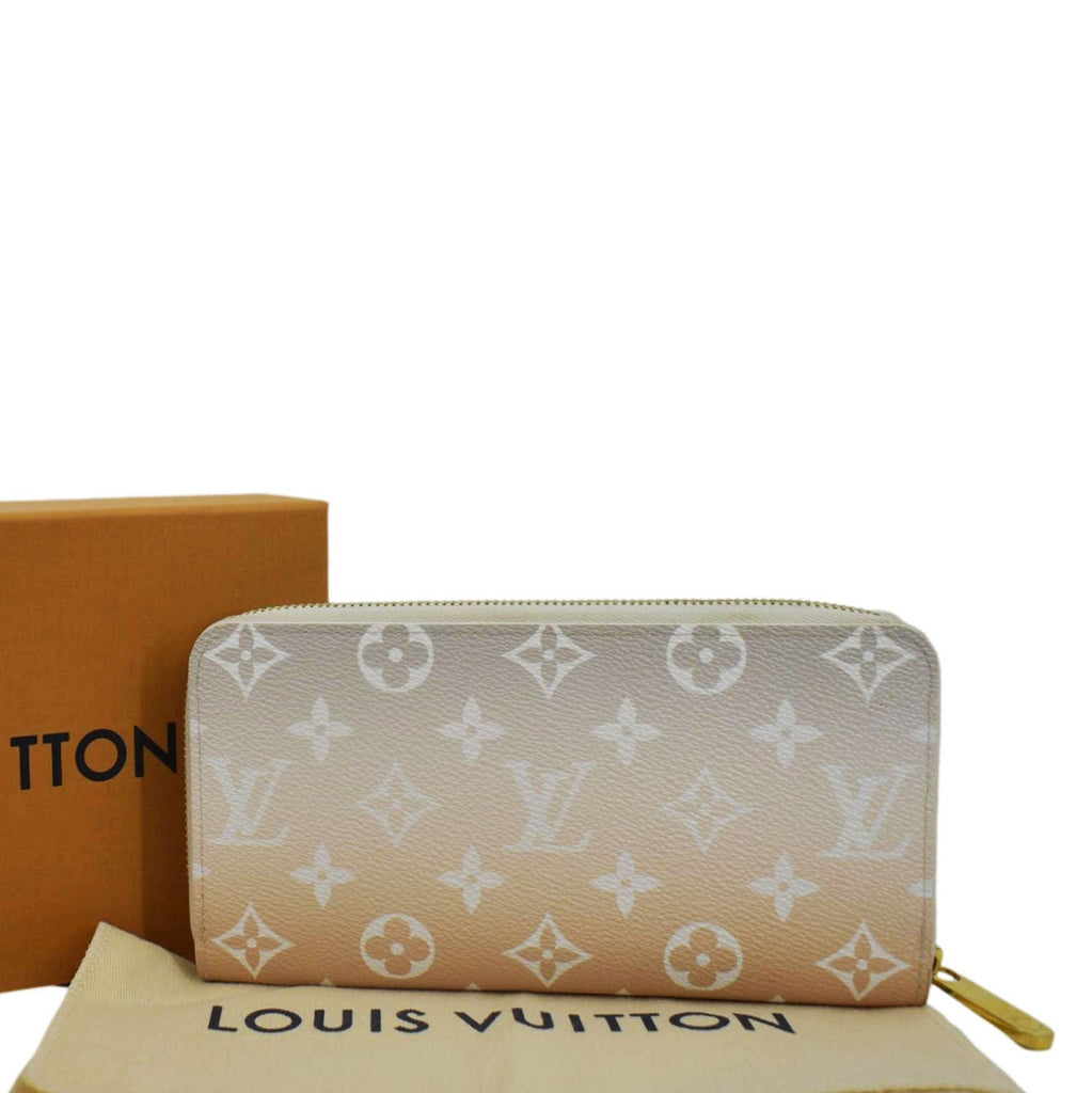 Louis Vuitton By Pool Neverfull AND matching Zippy wallet in MIST