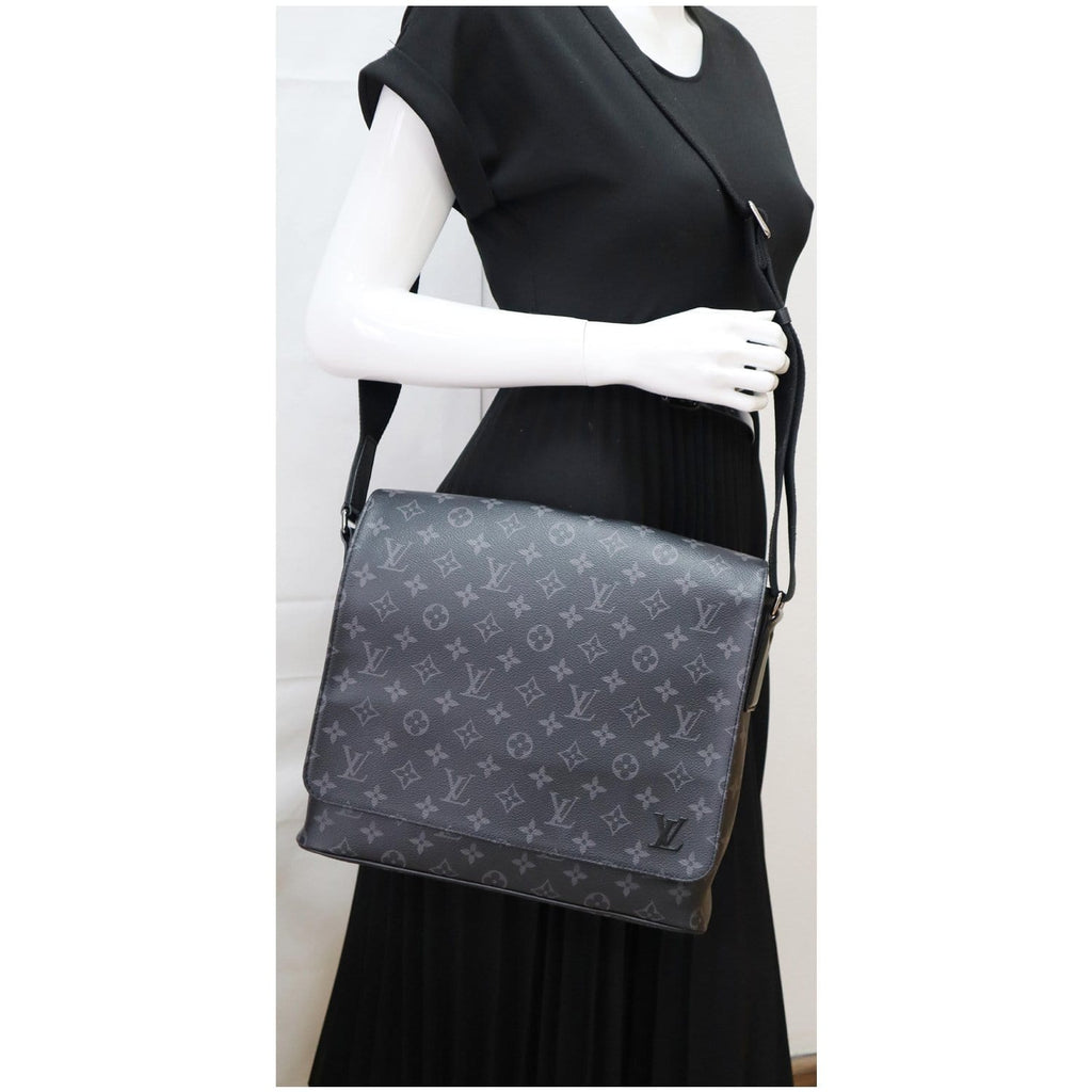 Louis Vuitton Black Damier Cobalt Canvas District MM Messenger Bag Louis  Vuitton
