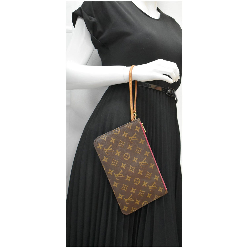 Louis Vuitton Monogram Sunset Khaki Neverfull Pochette MM or GM Wristlet  Leather ref.647641 - Joli Closet