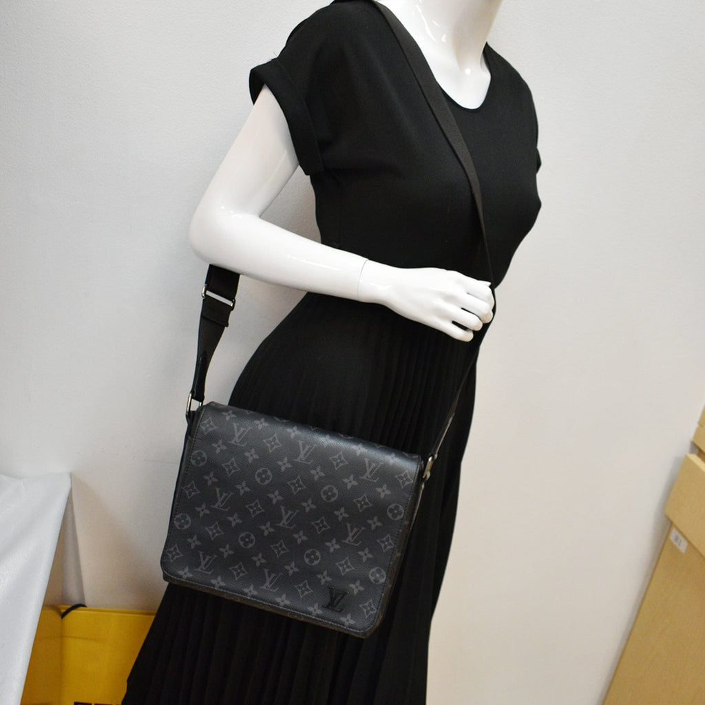 Louis Vuitton LV District PM eclipse Black ref.786028 - Joli Closet