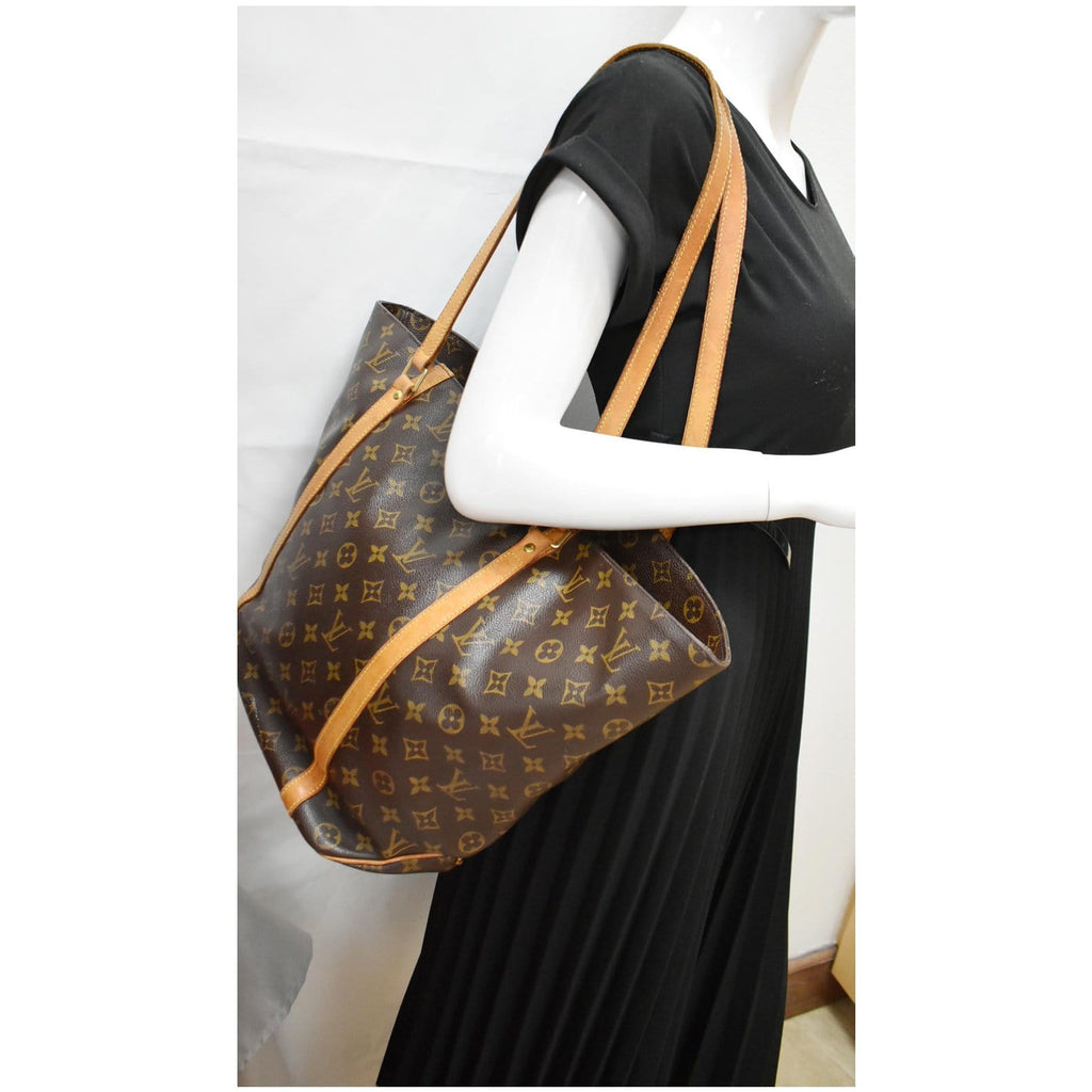 Trocadéro cloth handbag Louis Vuitton Brown in Cloth - 36628195