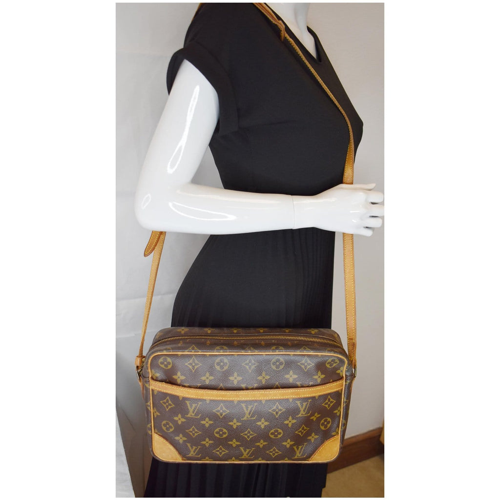 Brown Coated Canvas Louis Vuitton Trocadero 23 Cloth ref.956097 - Joli  Closet