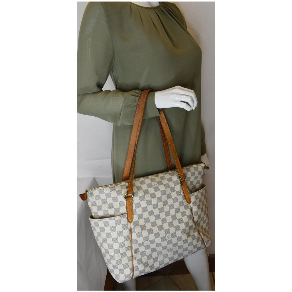 Louis Vuitton 2011 Pre-owned Totally mm Shoulder Bag - White