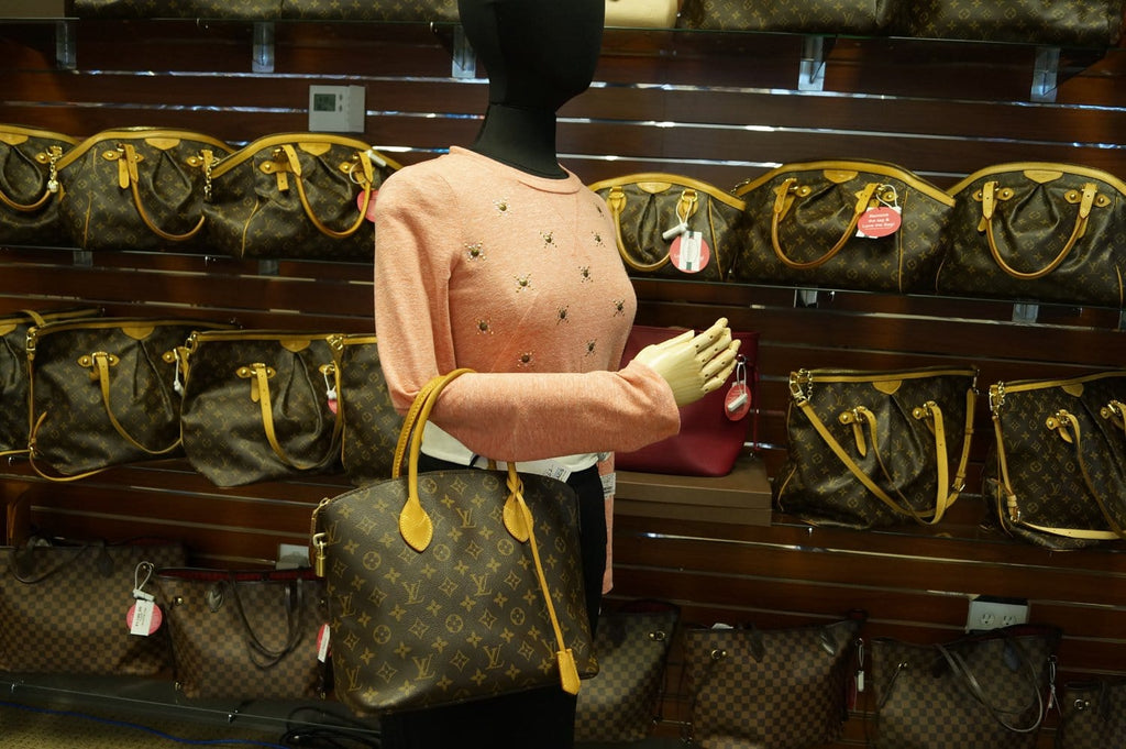 Louis Vuitton Lockit Handbag 329031