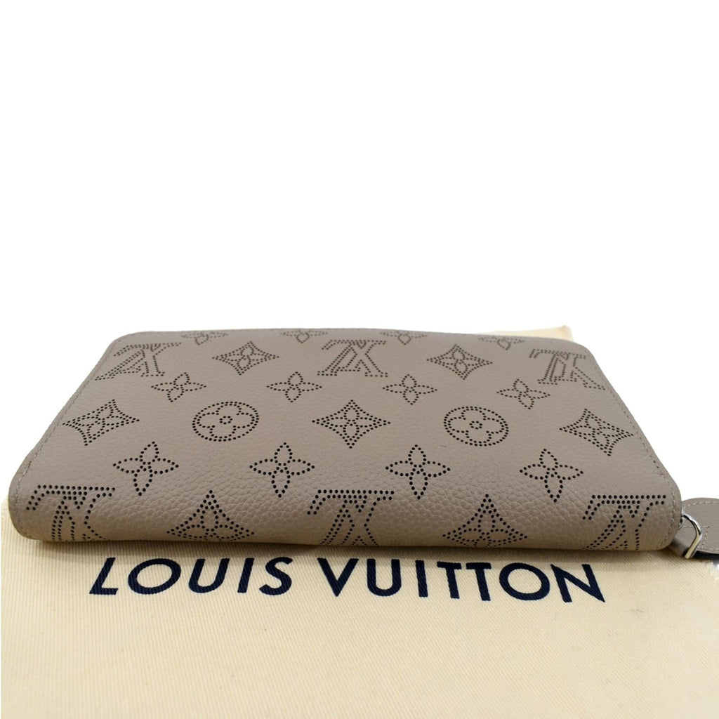 Louis Vuitton - Cléa Wallet - Leather - Galet - Women - Luxury