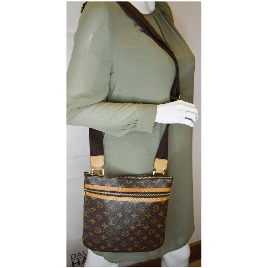 Louis Vuitton, A monogram canvas Pochette Bosphore. - Bukowskis