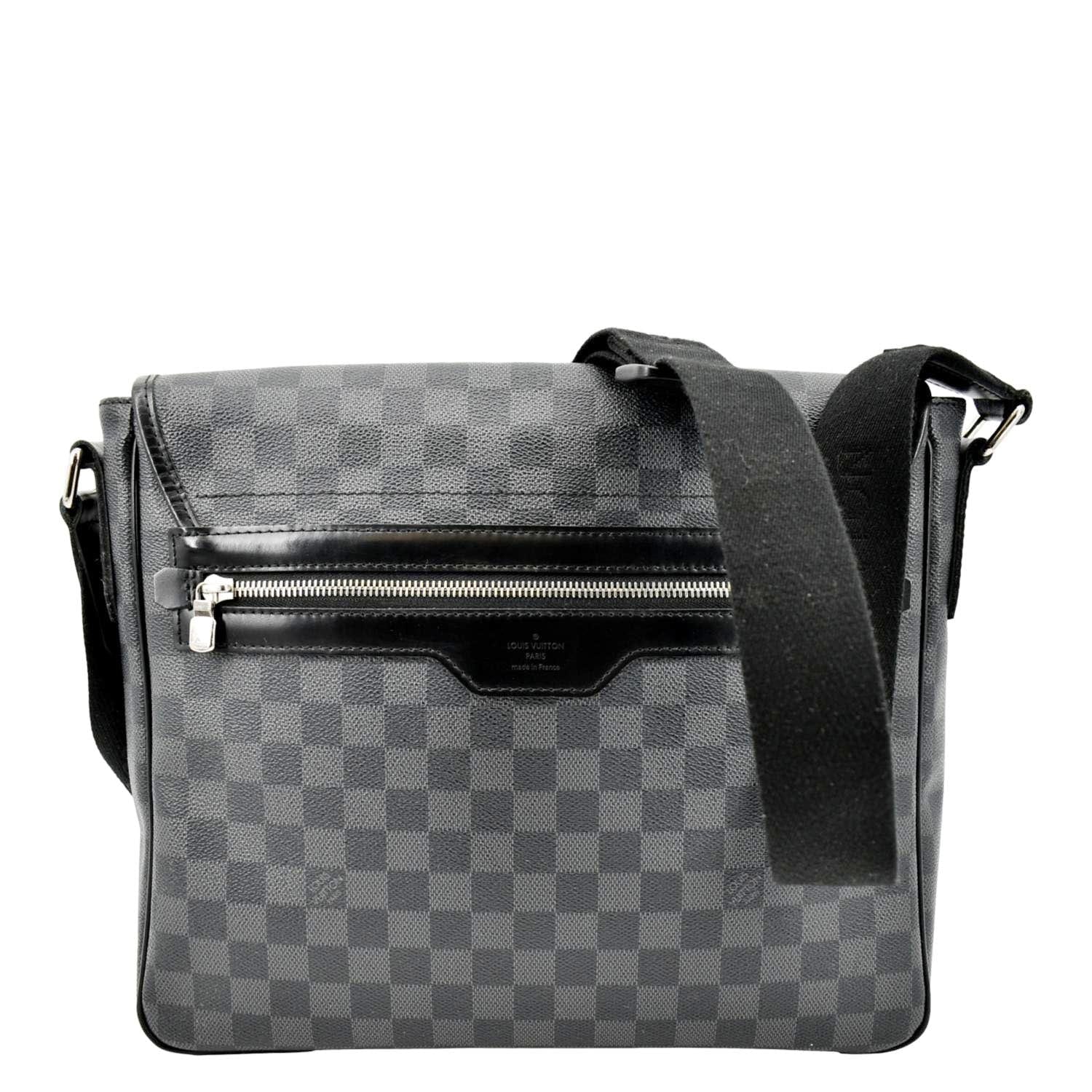 Louis Vuitton Damier Graphite District MM Messenger Bag (SHF-17183