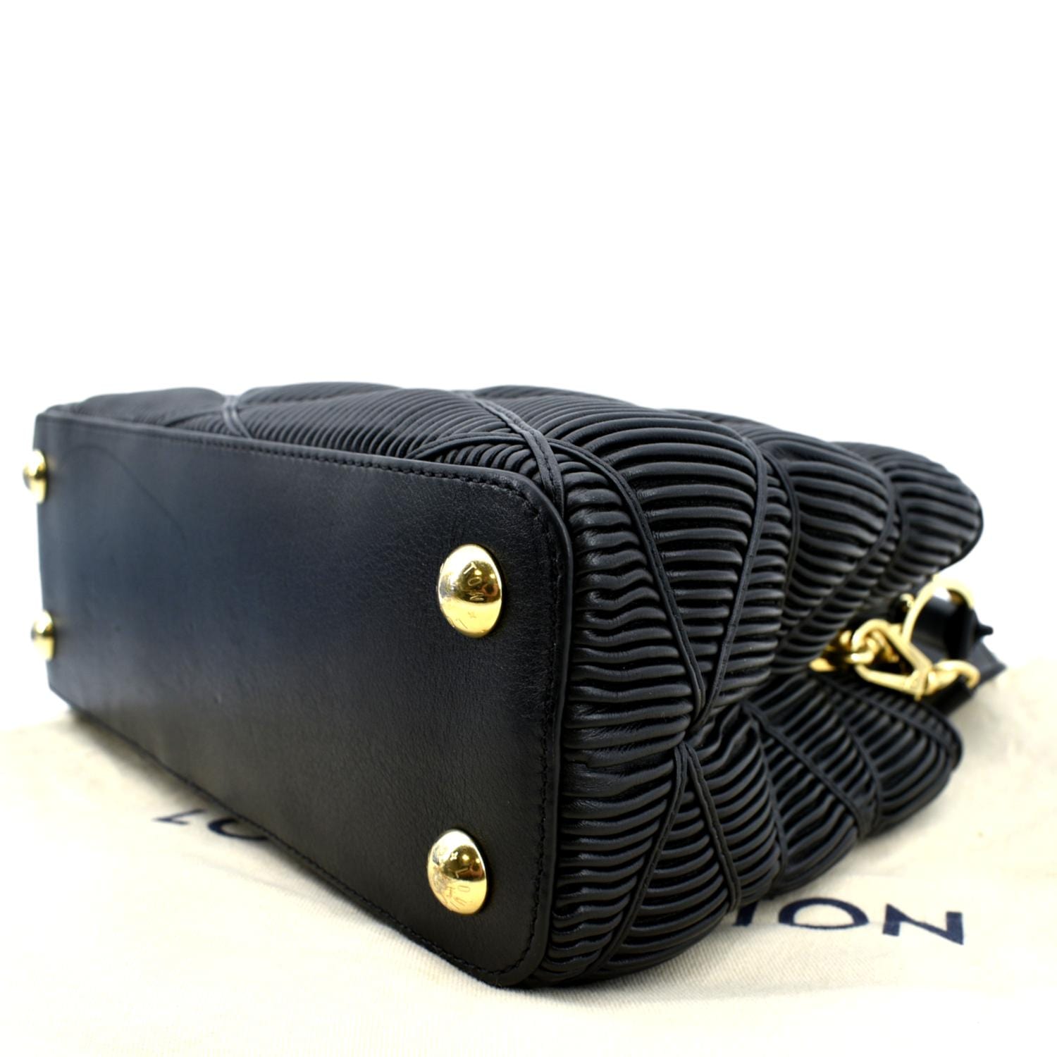 Capucines leather handbag Louis Vuitton Black in Leather - 26151269