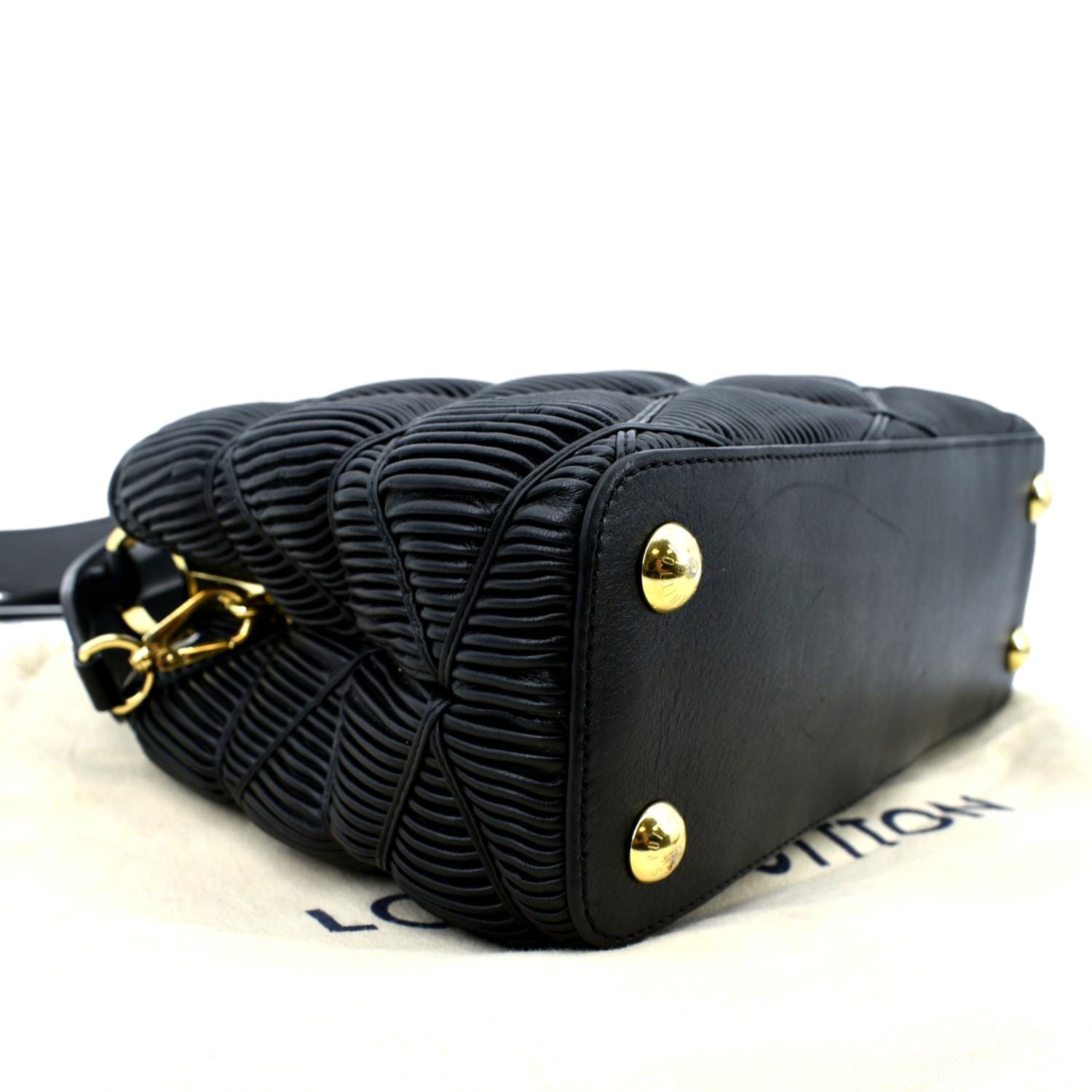Louis Vuitton Capucines medium model shoulder bag in black leather