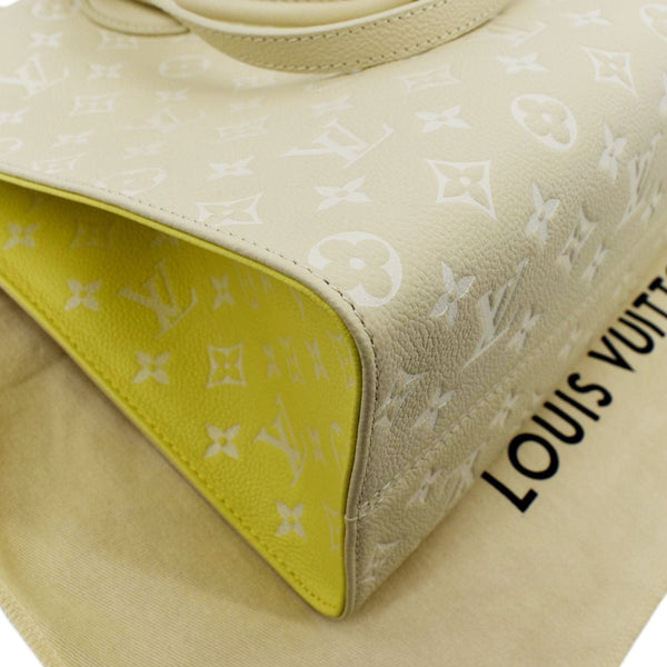 Louis Vuitton pre-owned Empreinte Monogram Onthego MM two-way Bag - Farfetch