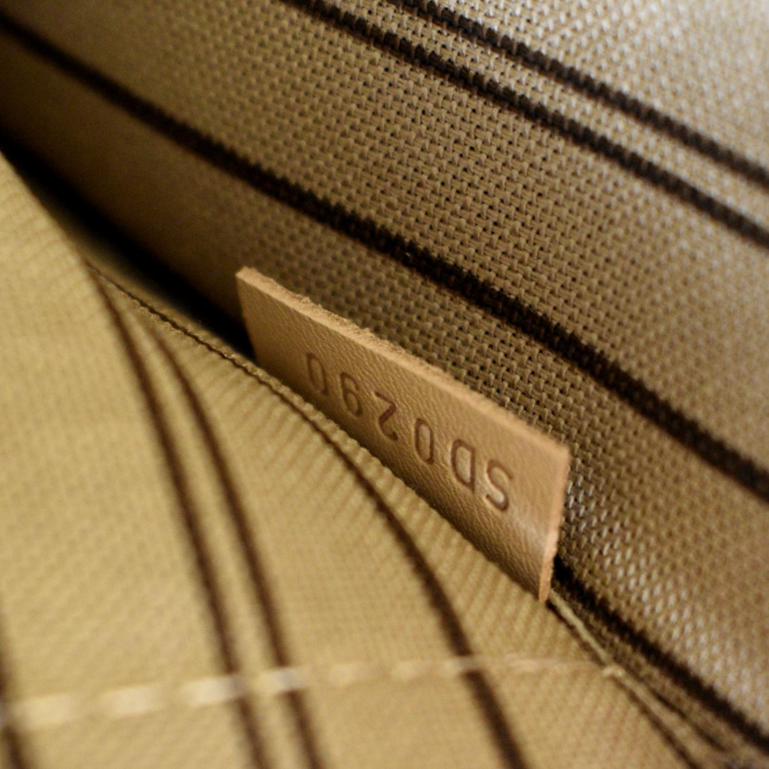 Louis Vuitton Monogram Pouch / Wristlet PXL1441