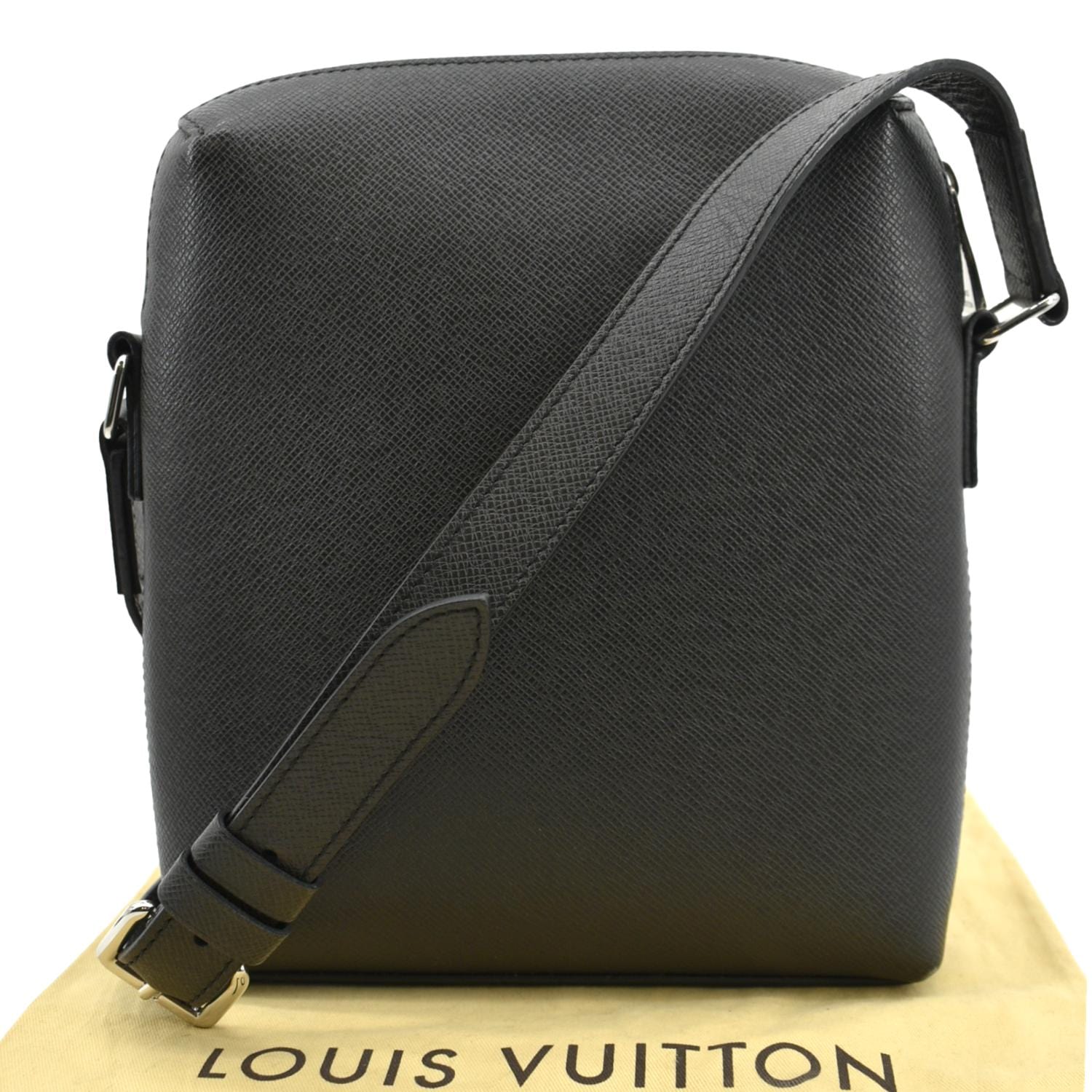 LOUIS VUITTON Grigori Pochette Taiga Leather Crossbody Bag Black