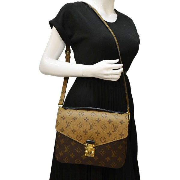 LOUIS VUITTON Metis Pochette Reverse Monogram Canvas Crossbody Bag Brown