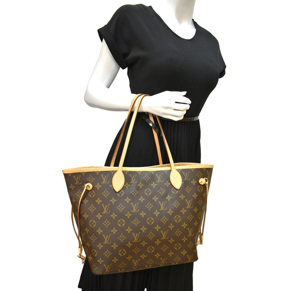 LOUIS VUITTON Neverfull MM Monogram Canvas Tote Bag Brown