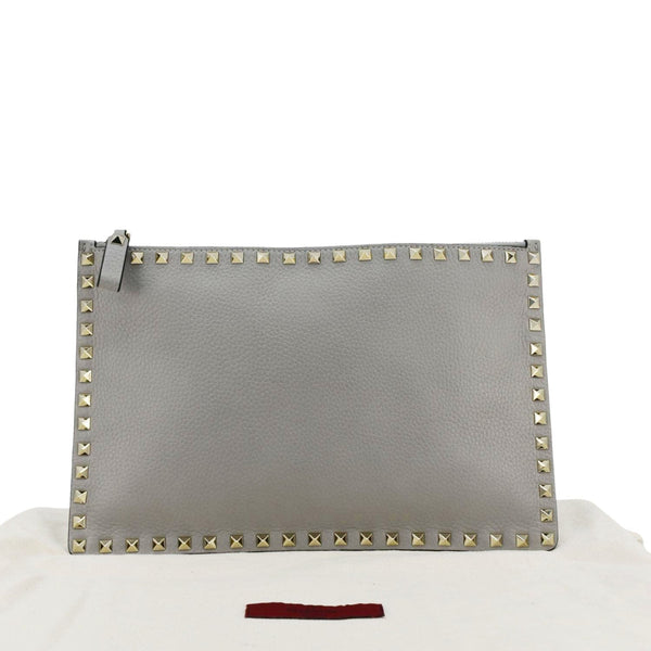 VALENTINO GARAVANI Rockstud Zip Clutch Leather Grey Pouch back look