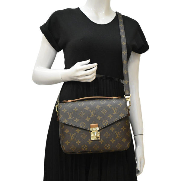 LOUIS VUITTON Metis Pochette Monogram Canvas Crossbody Bag Brown