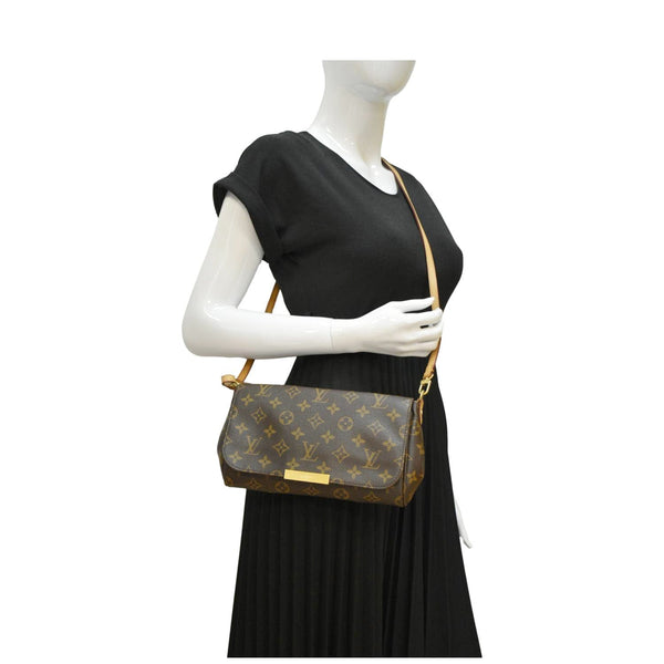 LOUIS VUITTON Favorite MM Monogram Canvas Crossbody Bag Brown