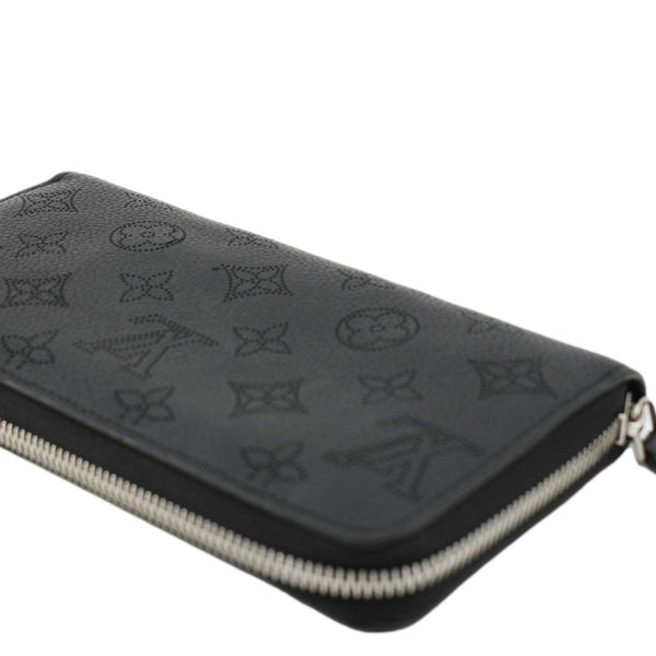 LOUIS VUITTON Mahina Leather Zippy Wallet Galet Black