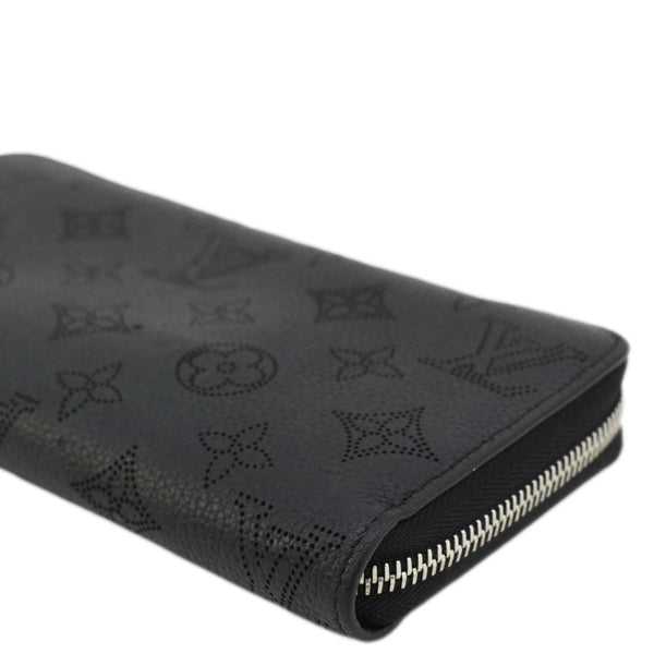 LOUIS VUITTON Mahina Leather Zippy Wallet Galet Black