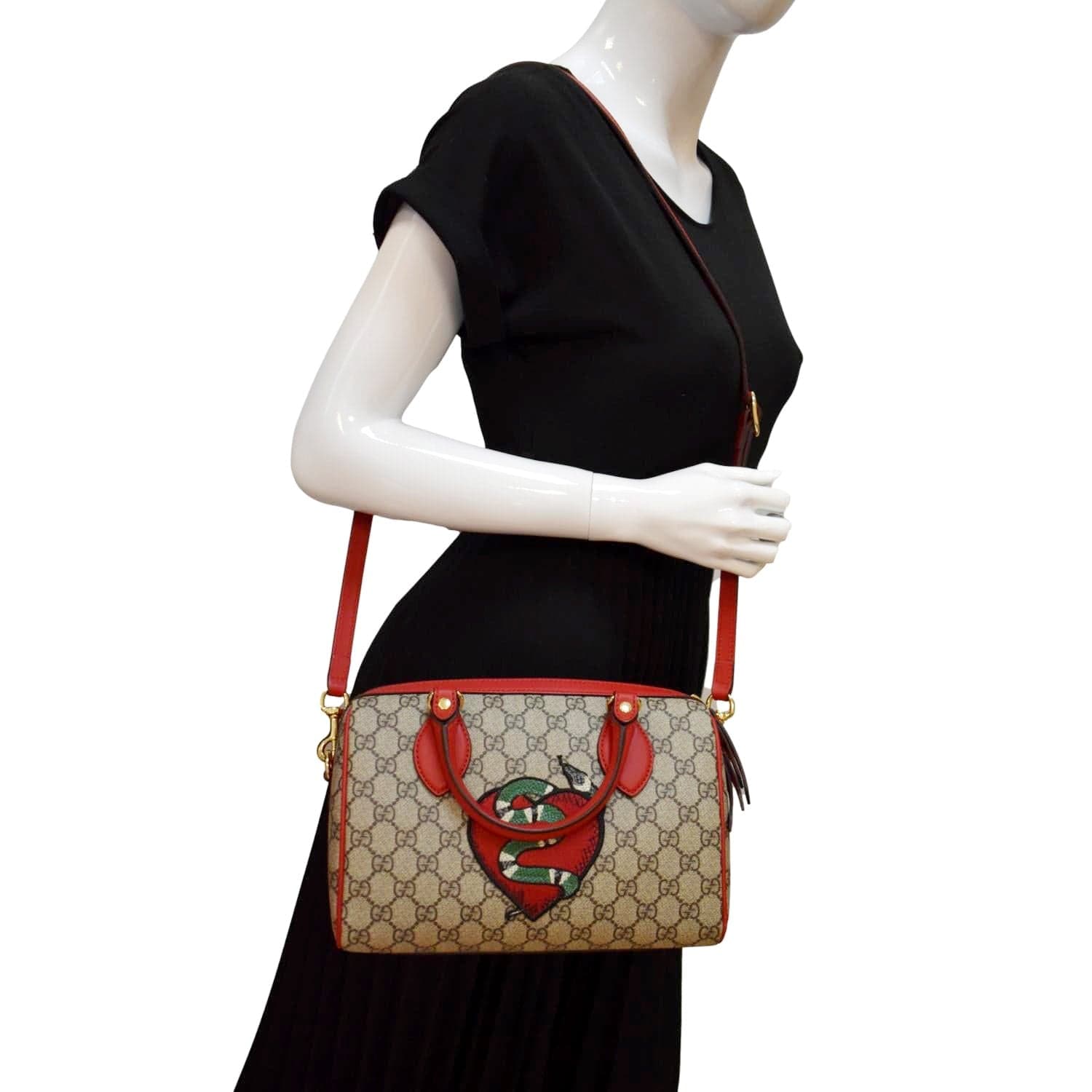 Gucci Limited Edition GG Supreme Kingsnake Heart Pochette Bag Beige Cloth  ref.970693 - Joli Closet
