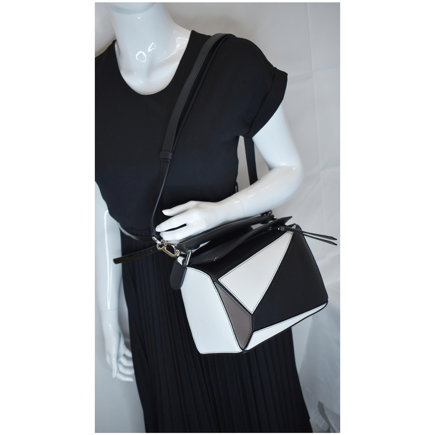 Loewe Women's Luxury Mini Puzzle Bag in Classic Calfskin for - Black - Shoulder Bags
