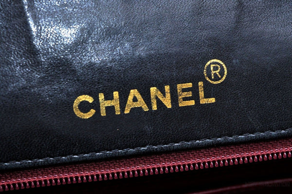 Chanel Shoulder Bag - Vintage Chanel Lambskin Chain Bag - logo