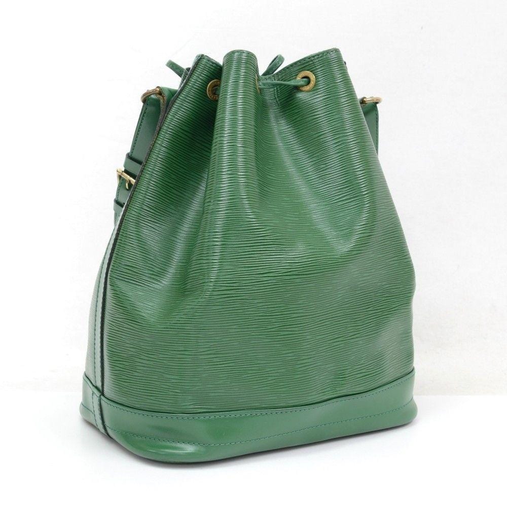 LOUIS VUITTON, a green epi leather shoulderbag, Petite Noé. - Bukowskis
