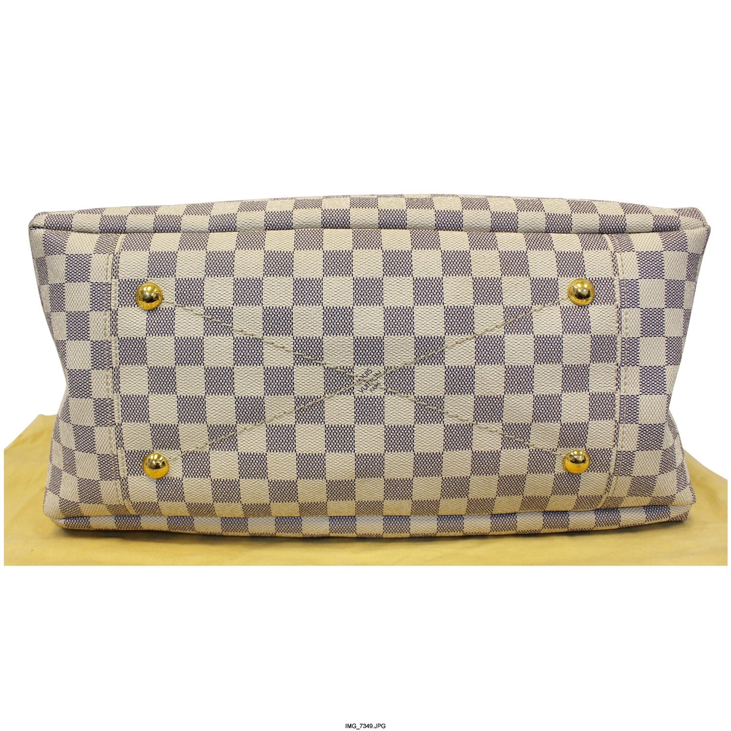 Louis Vuitton White And Blue Damier Azur Coated Canvas Artsy MM Gold  Hardware, 2021-2022 Available For Immediate Sale At Sotheby's