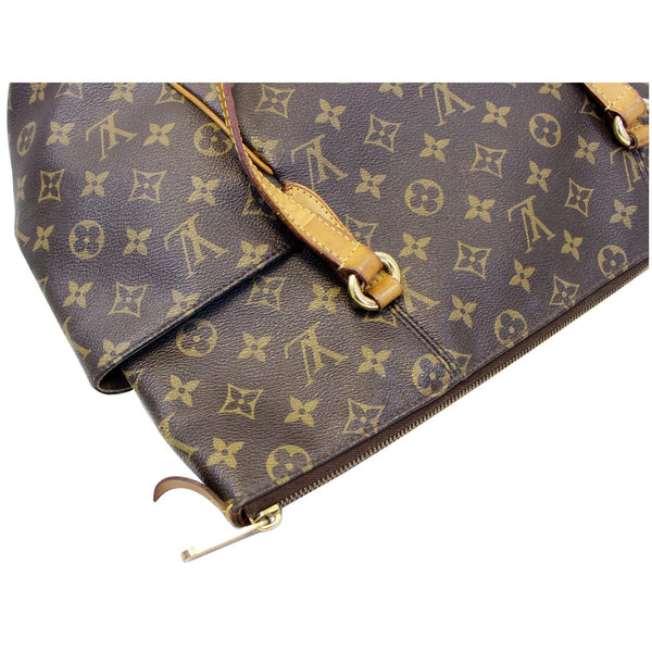 Louis Vuitton Totally MM Monogram Canvas Shoulder Handbag-US