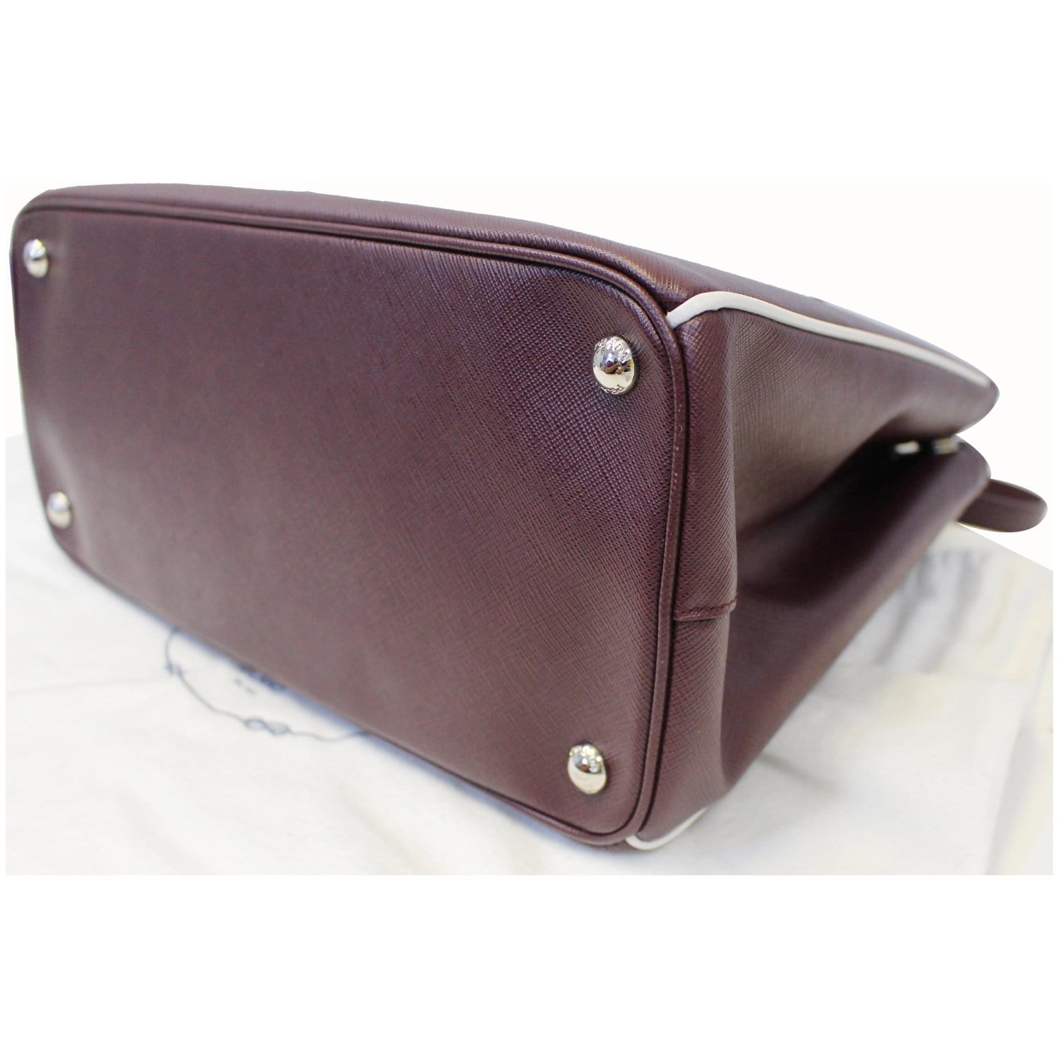 Prada Saffiano Cuir Leather Monochrome Tote (SHF-22650) – LuxeDH