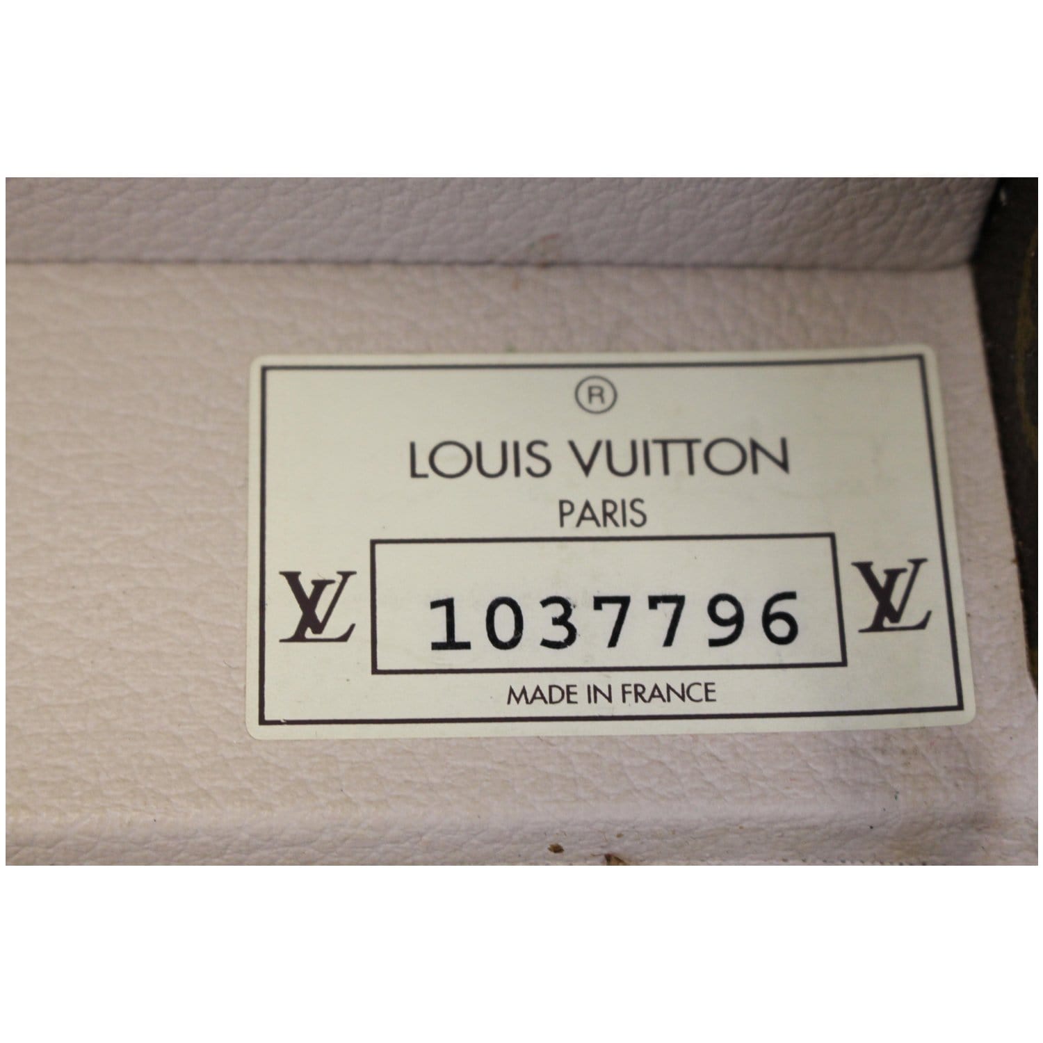 LOUIS VUITTON Boite Pharmacie Toiletries Case