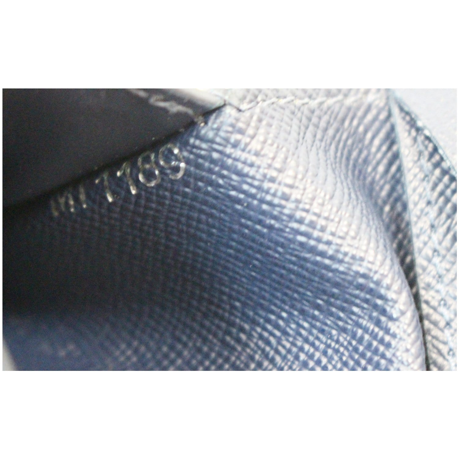 DDH - louis vuitton organizer pouch in black taiga leather - Louis Vuitton  Insolite Damier Azur Wallet White