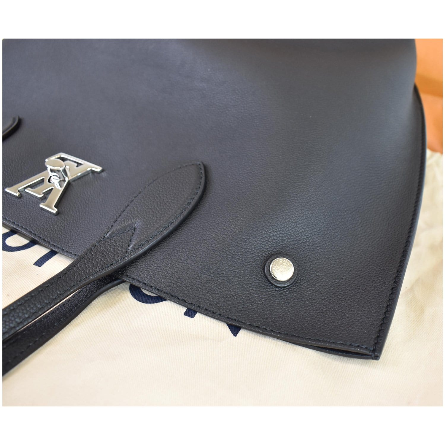 Louis Vuitton Lockme Shopper - Black Totes, Handbags - LOU747126