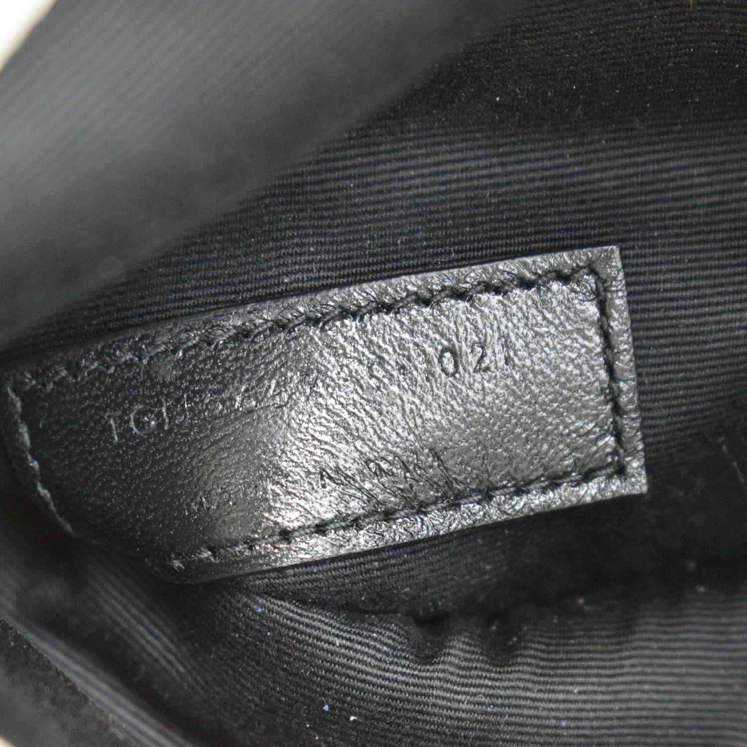 Saint Laurent - Authenticated Uptown Handbag - Leather Black Plain For Woman, Very Good condition