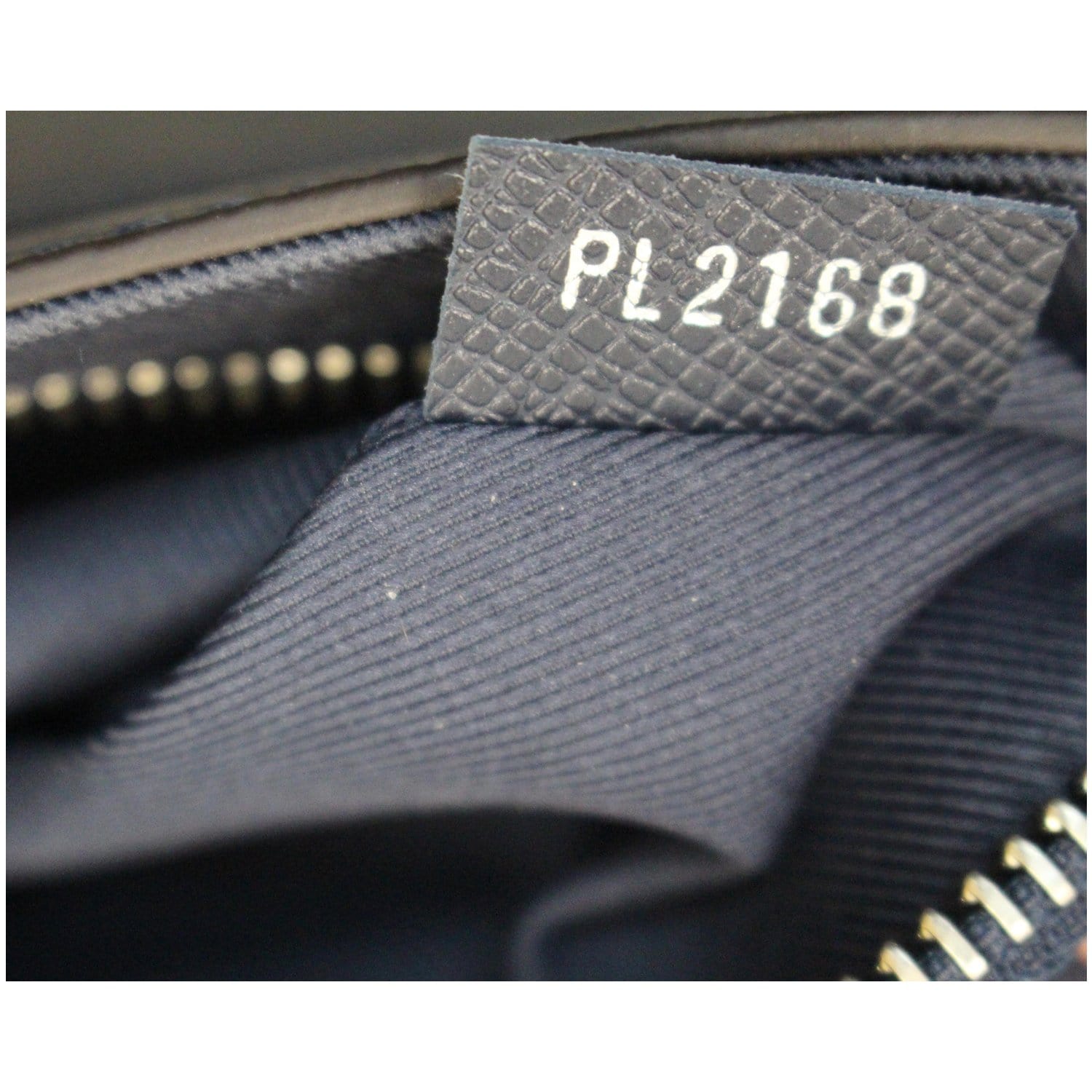 Louis Vuitton Black Taiga Roman MM Messenger Bag Labellov Buy