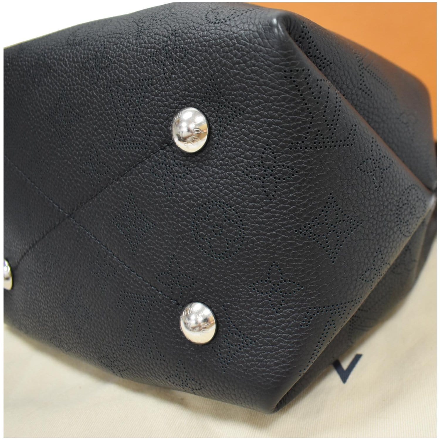 Louis Vuitton LV Bella Mahina leather Black ref.787666 - Joli Closet