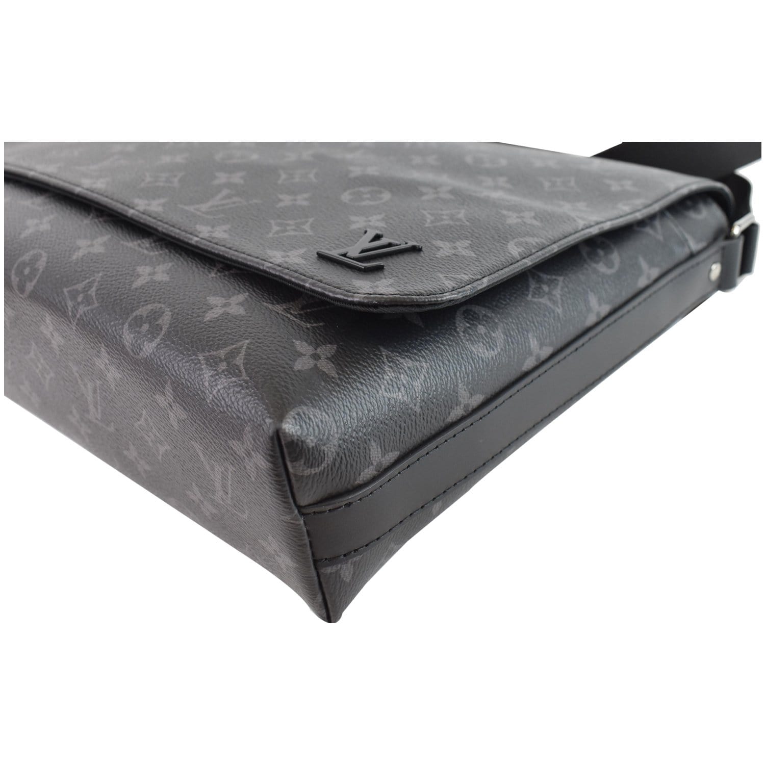 Louis Vuitton District MM - ShopStyle Shoulder Bags