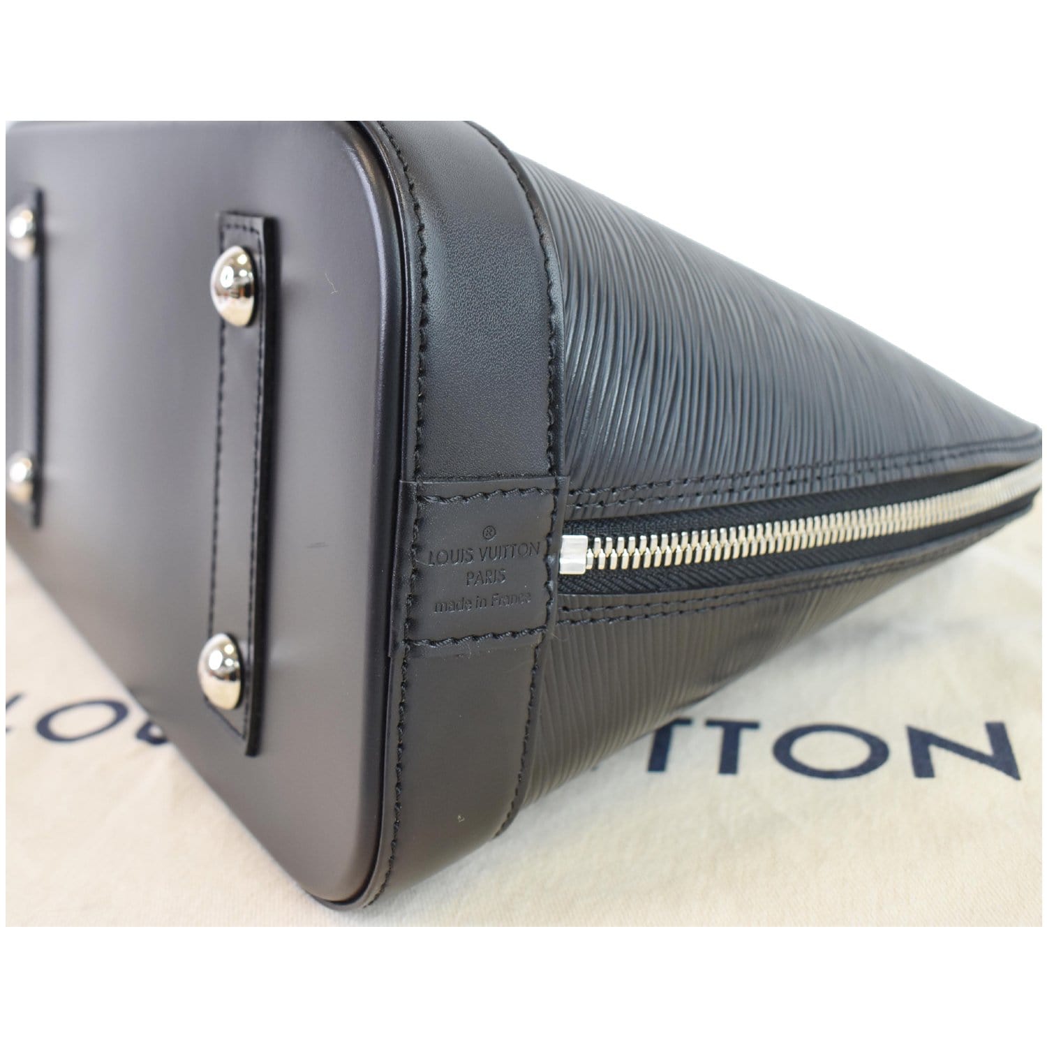 Louis Vuitton Black Epi Leather Noir Alma PM Dome Satchel Bag 17lv321s at  1stDibs