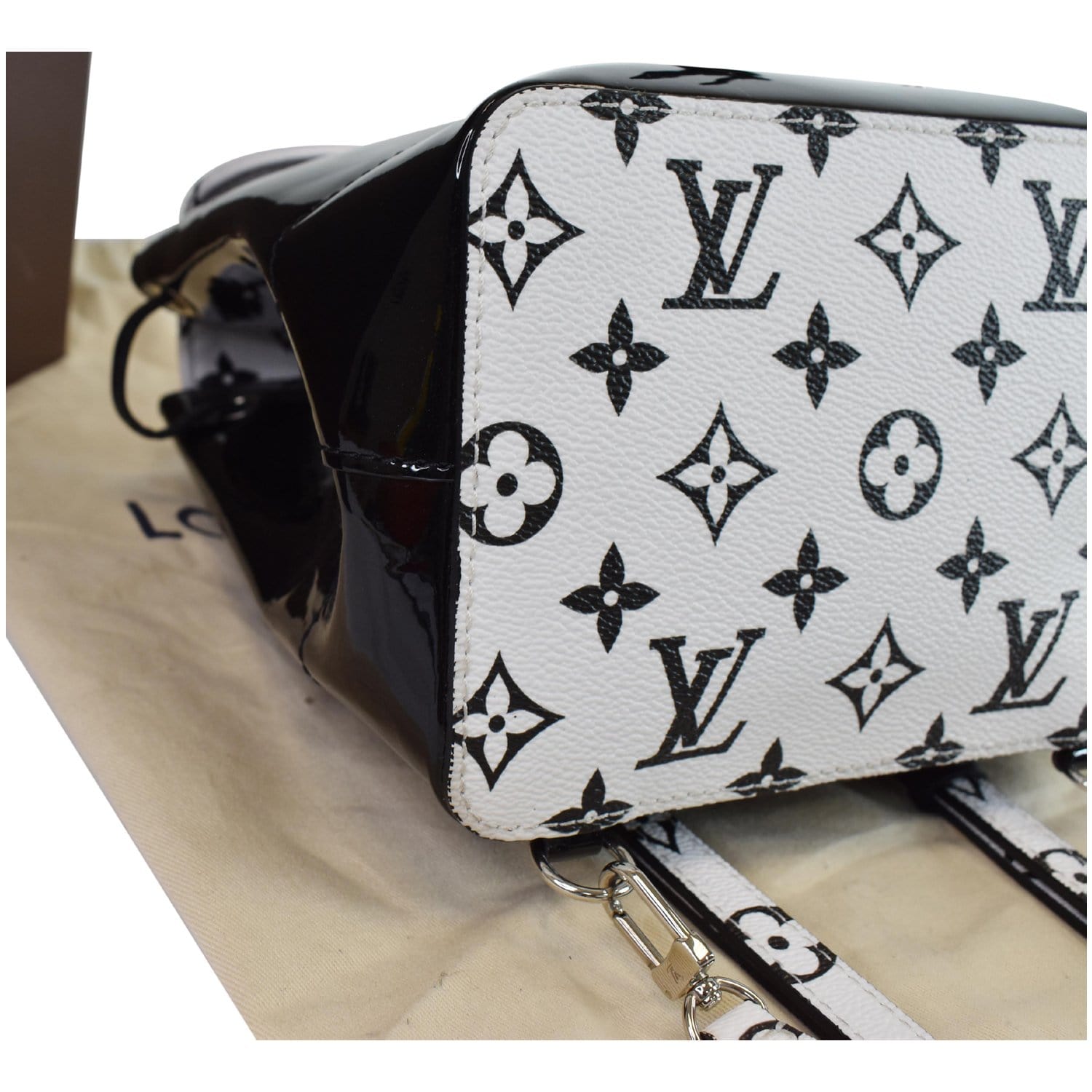 Hot springs patent leather backpack Louis Vuitton White in Patent