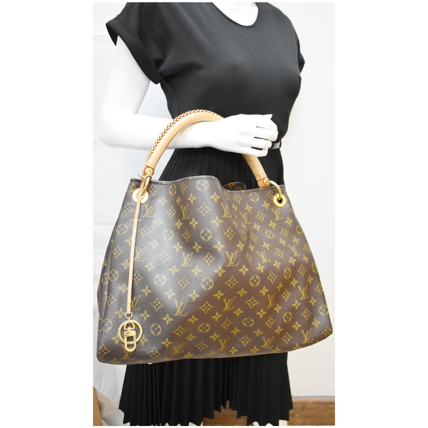 Date Code & Stamp] Louis Vuitton Artsy MM Monogram Canvas