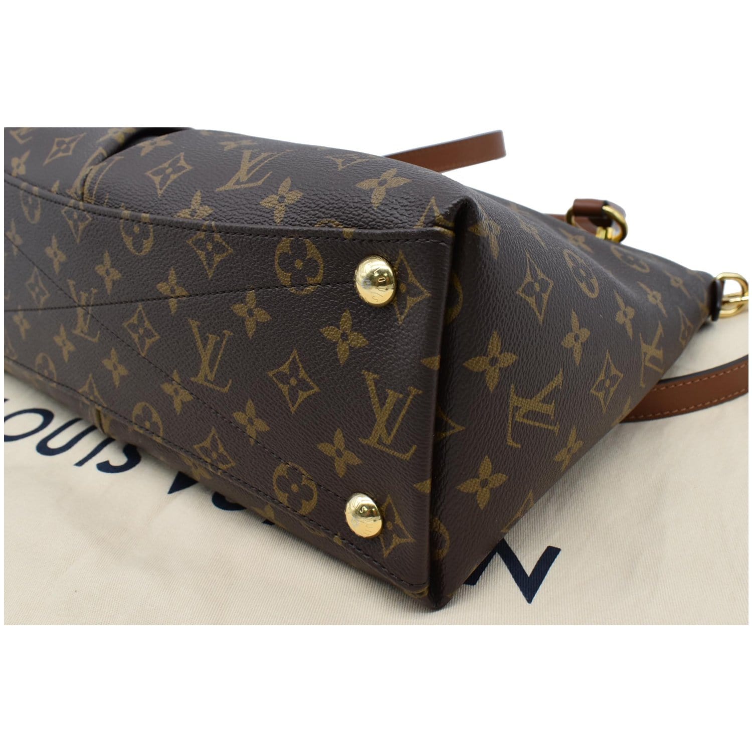 Louis Vuitton: Black Canvas Bags now up to −40%