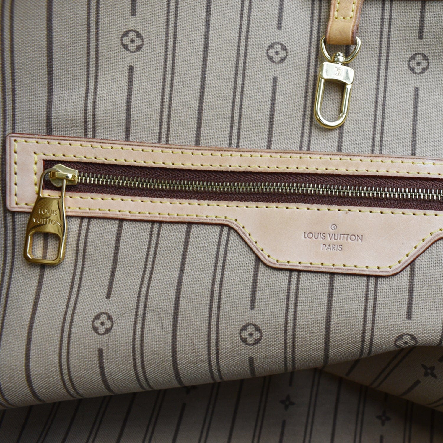 Delightful cloth handbag Louis Vuitton Brown in Cloth - 38285925