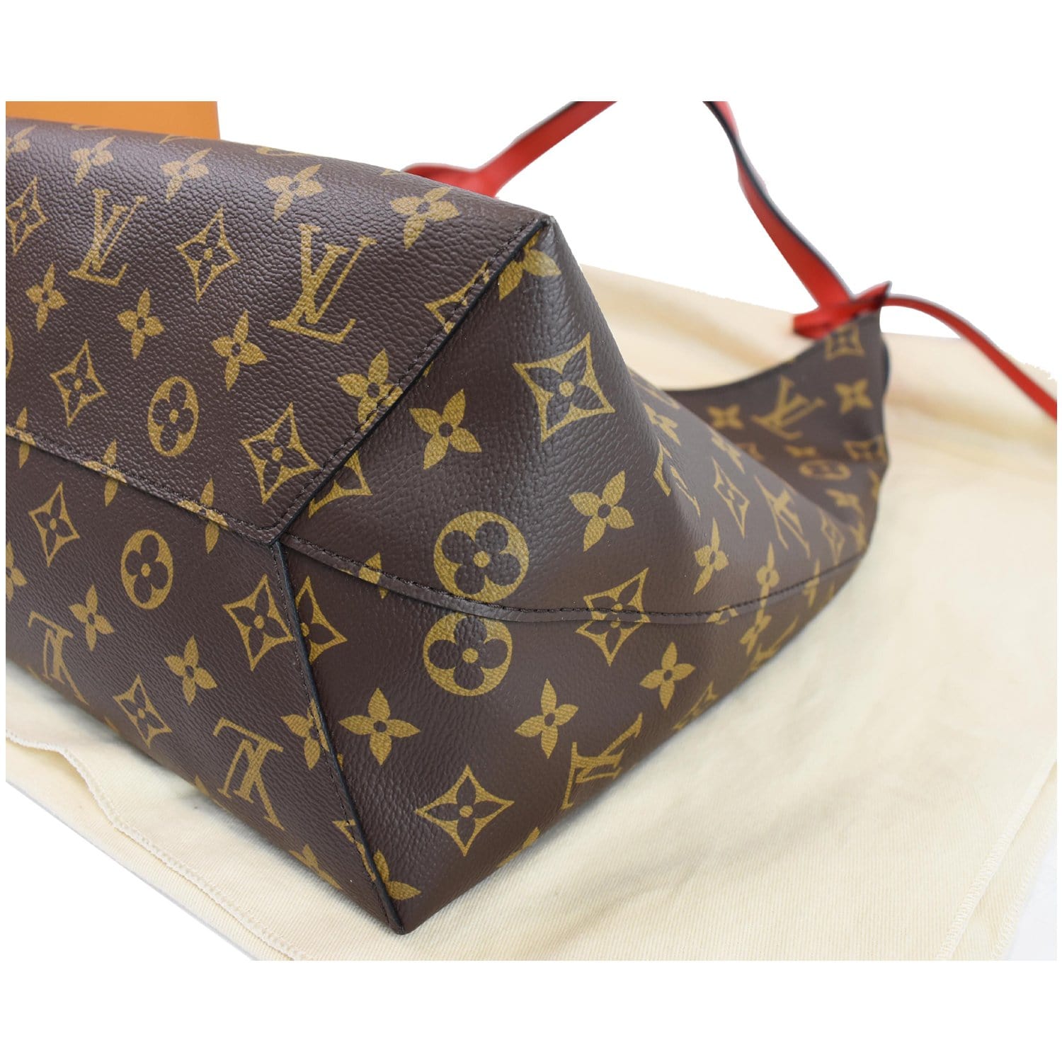 This Louis Vuitton Flower Monogram Canvas Hobo bag is remarkably stylish  and perfect for everyday bag!😍 #monogram #louisvuittonbag…