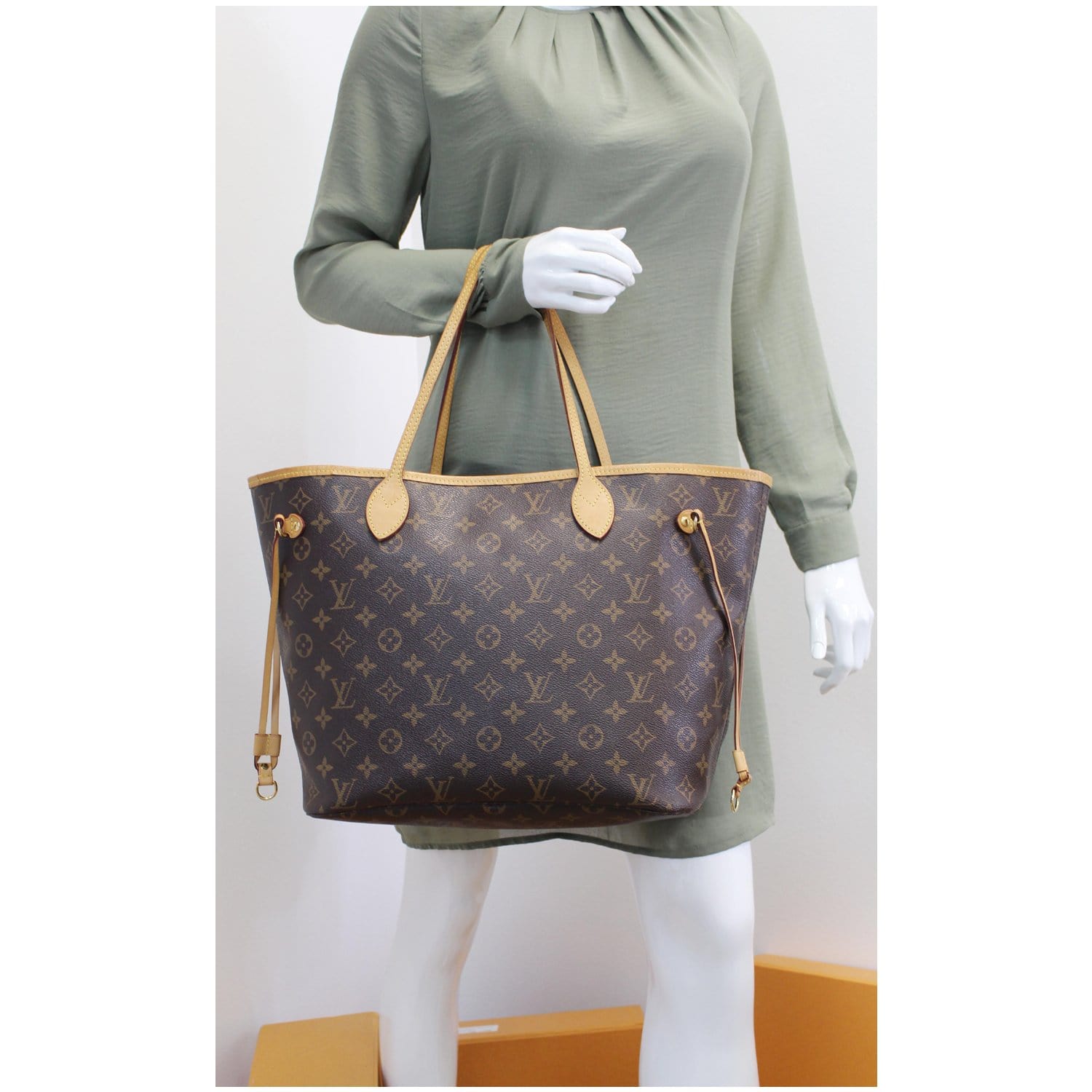 Louis Vuitton Neverfull MM Brown Monogram Tote Shoulder Bag