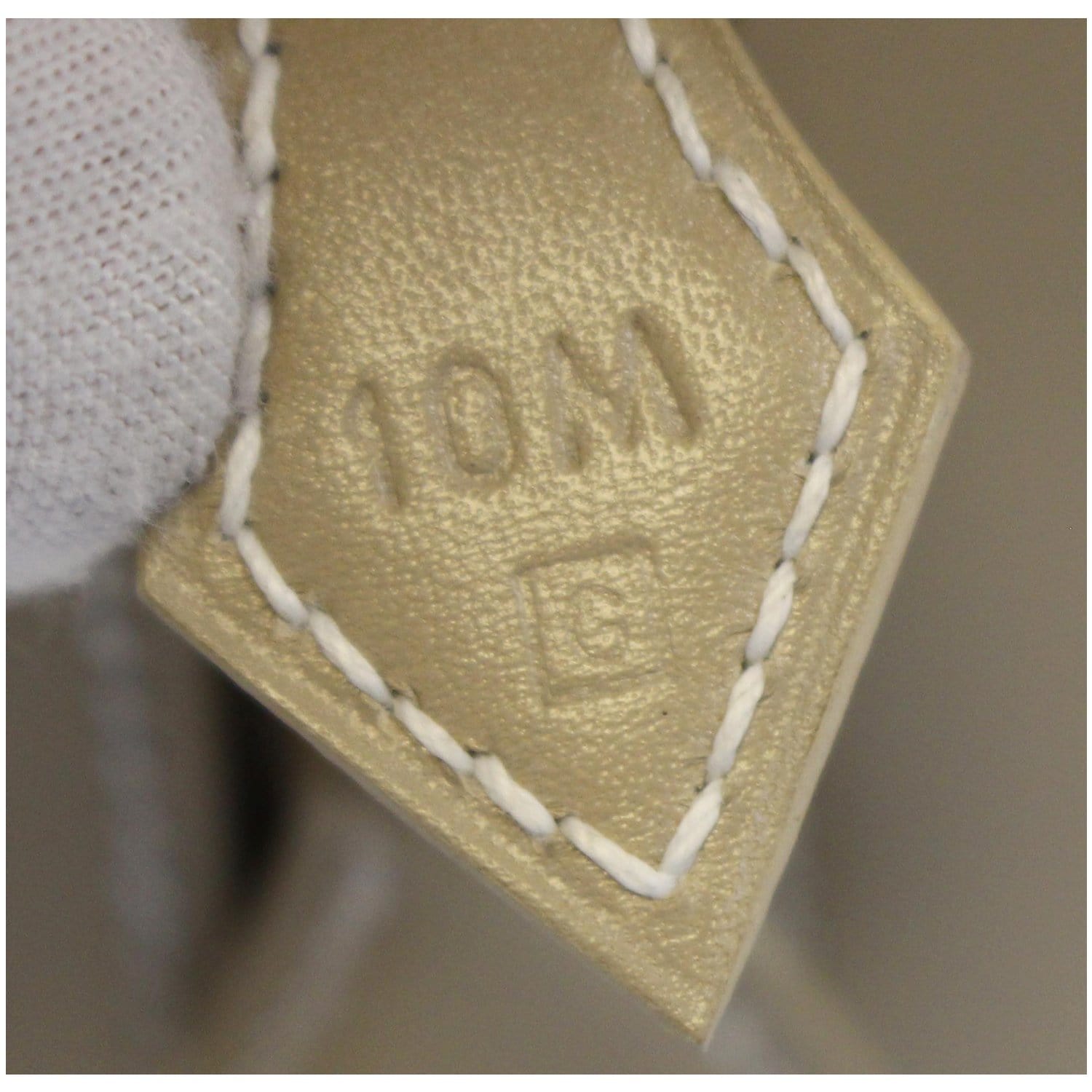 Shop HERMES Unisex Plain Leather Small Shoulder Bag Logo by  PlatinumFashionLtd