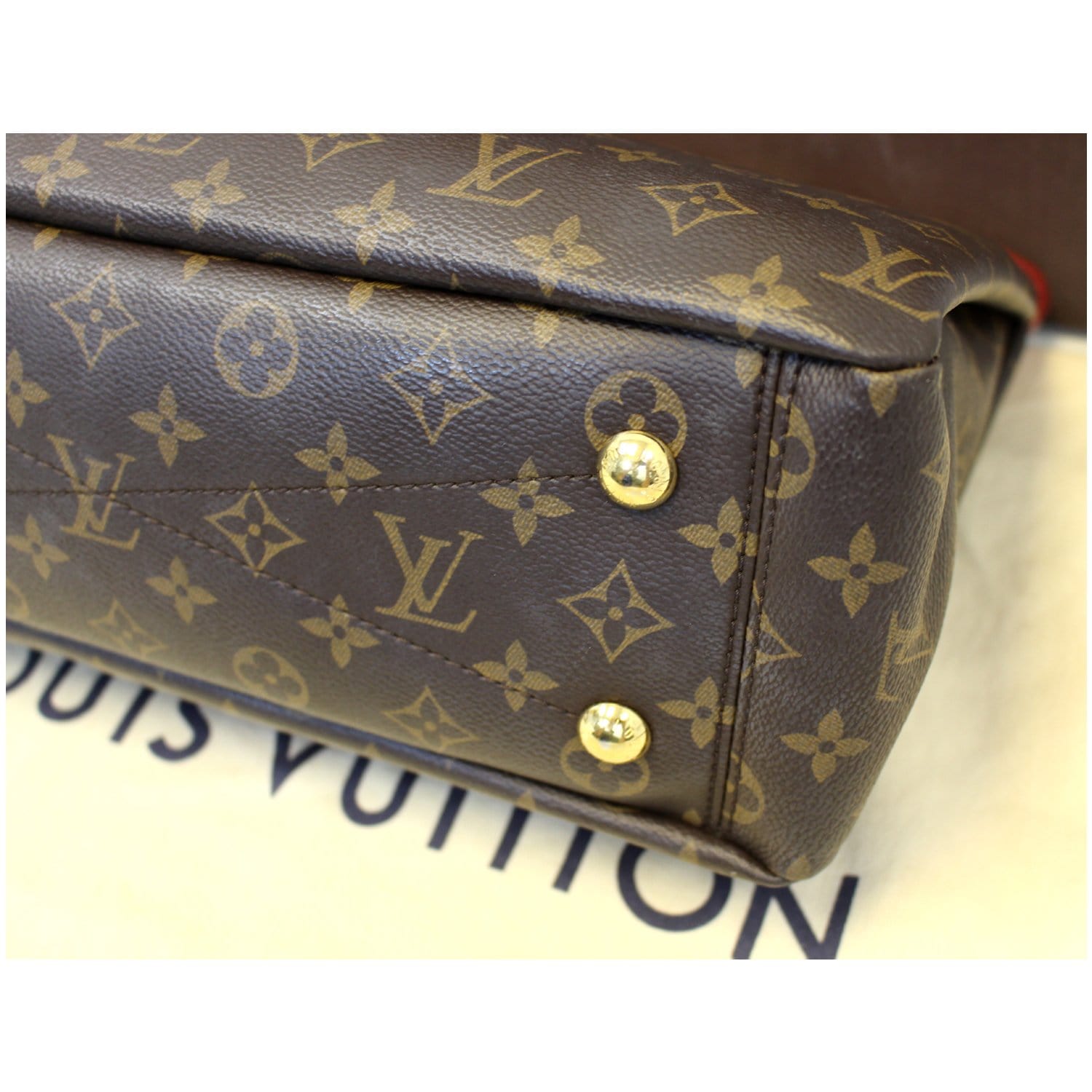 Louis Vuitton Pallas Chain Handbag For Sale at 1stDibs