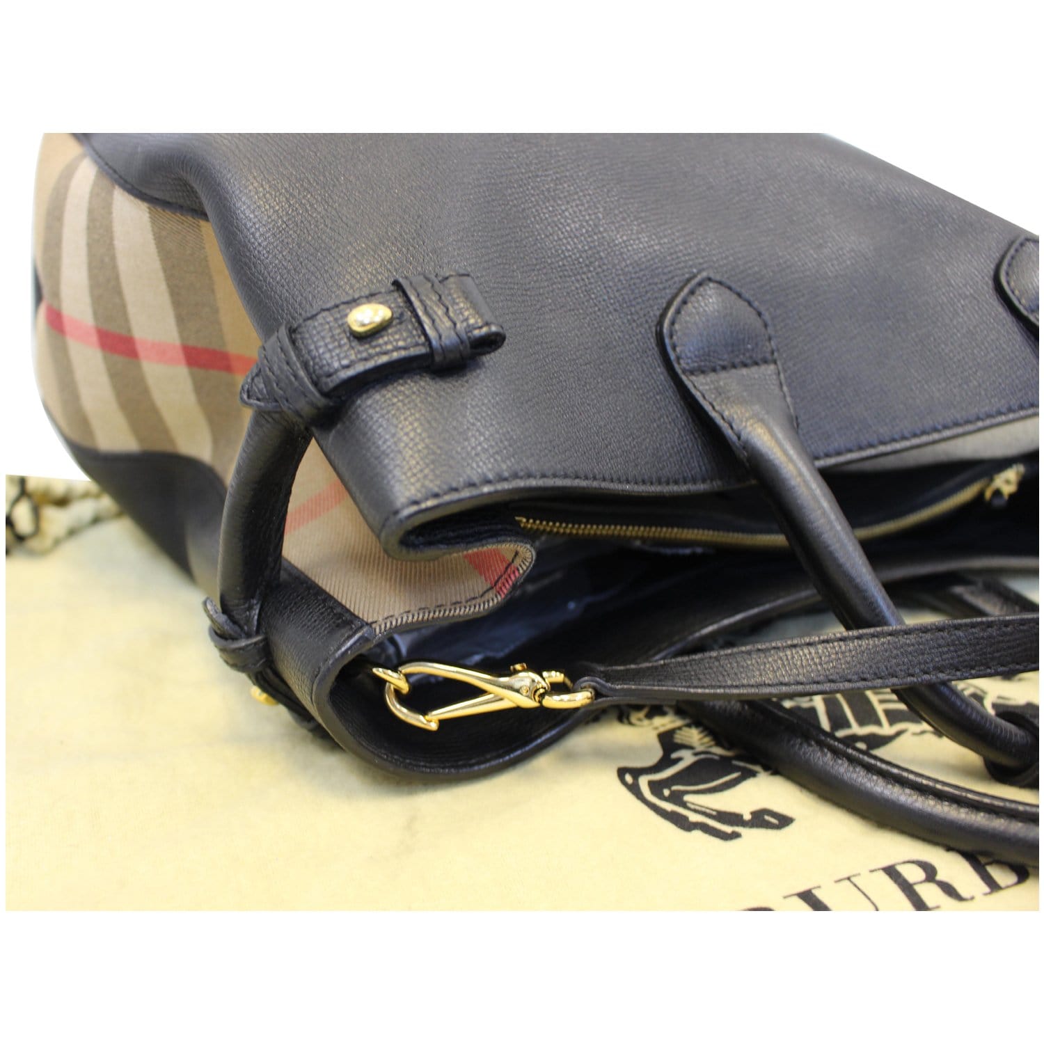 Burberry Handbag The Medium Banner Leather House Check Handbag - Black