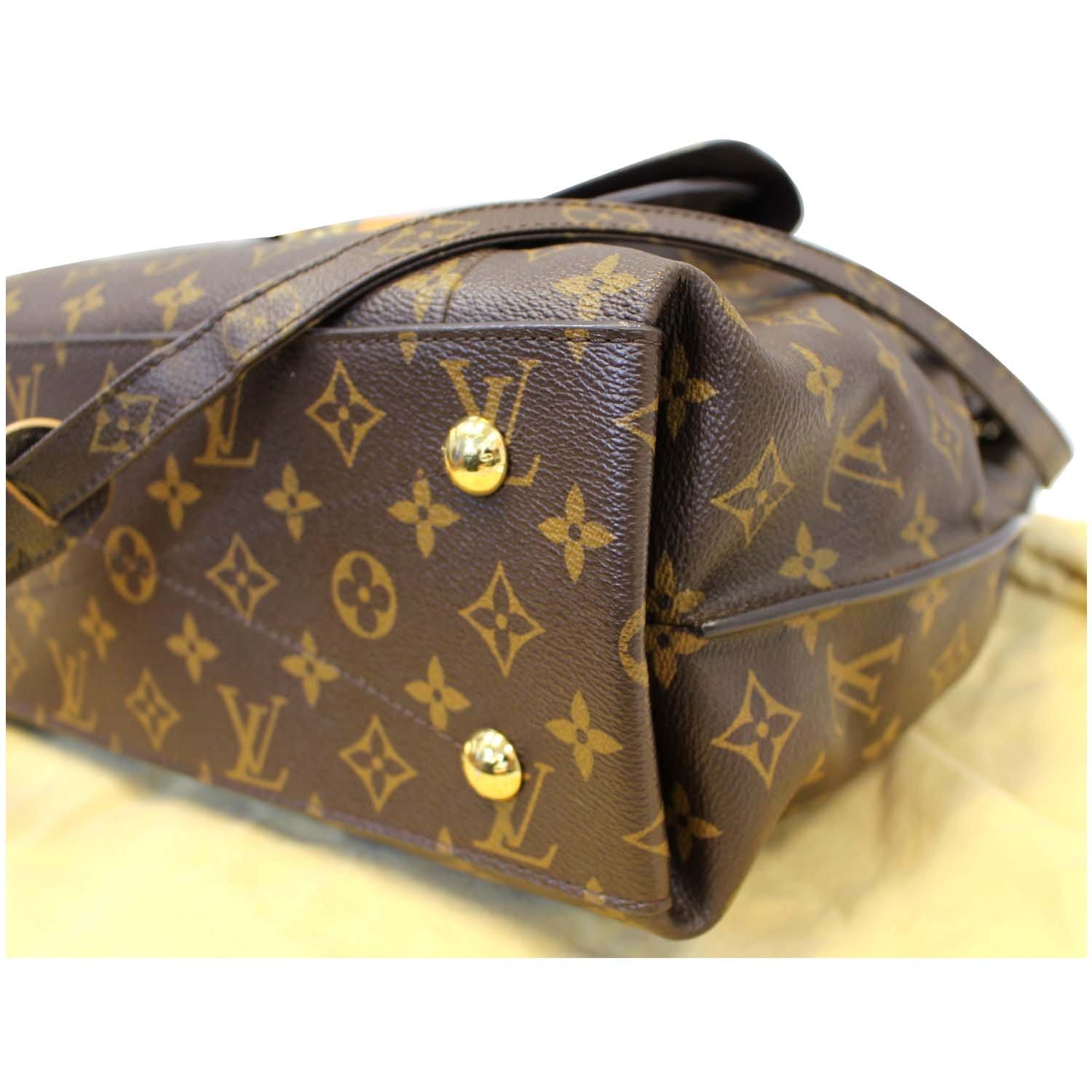 👜✨ Check out this stunning Louis Vuitton Metis Hobo in the