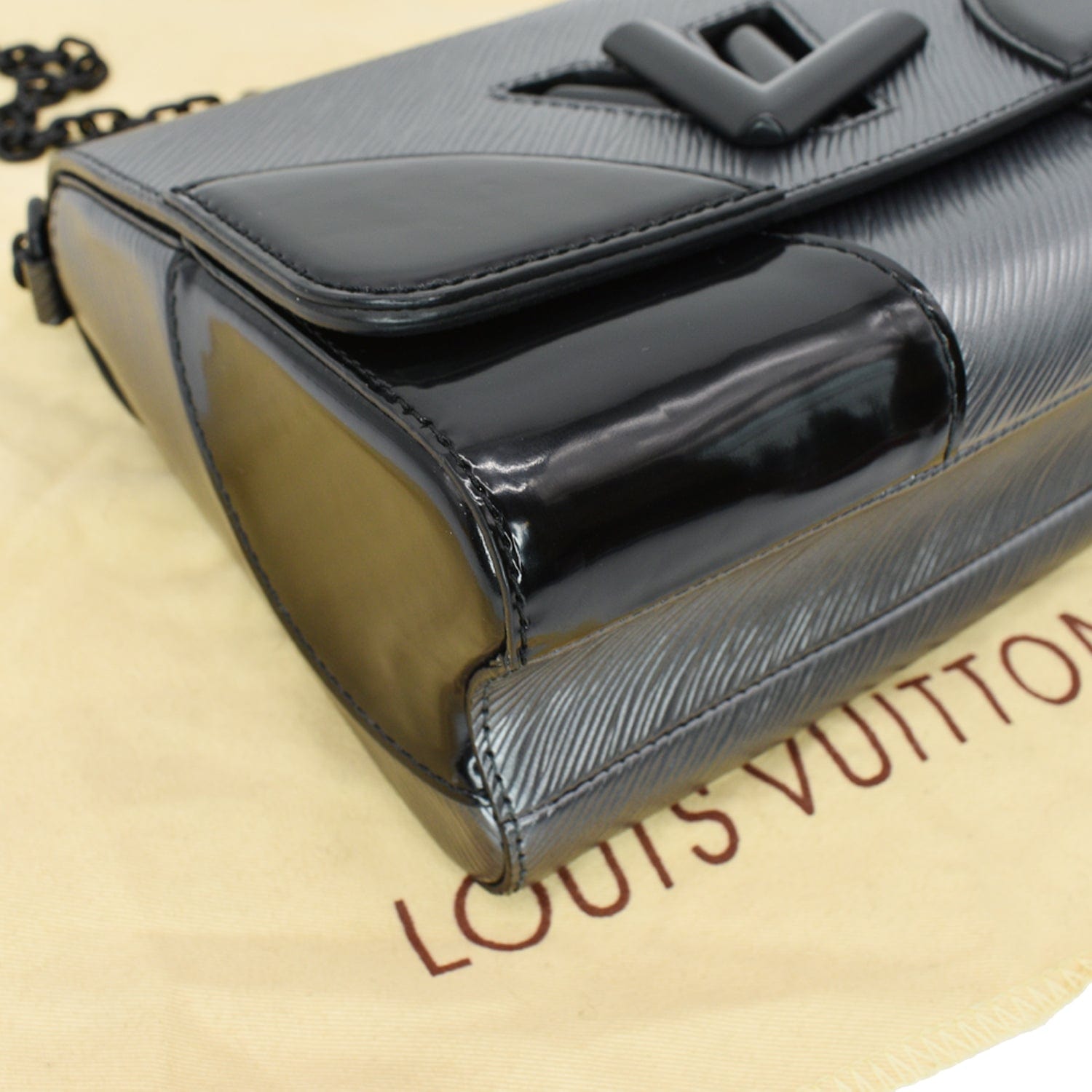 Louis Vuitton Twist Patent Shoulder Bag in Black Patent Leather